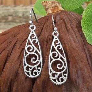 ⭐️ 5 for $25 Vintage Style Silver Tone Hoop Earrings